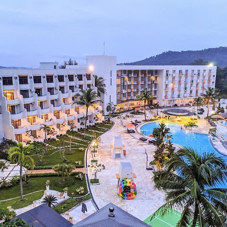 Harris Resort Batam Waterfront Sekupang Exterior foto