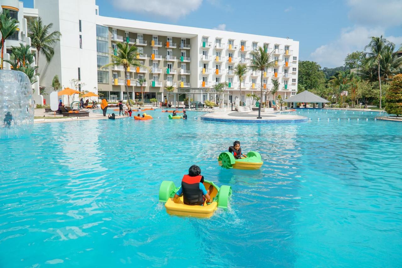Harris Resort Batam Waterfront Sekupang Exterior foto