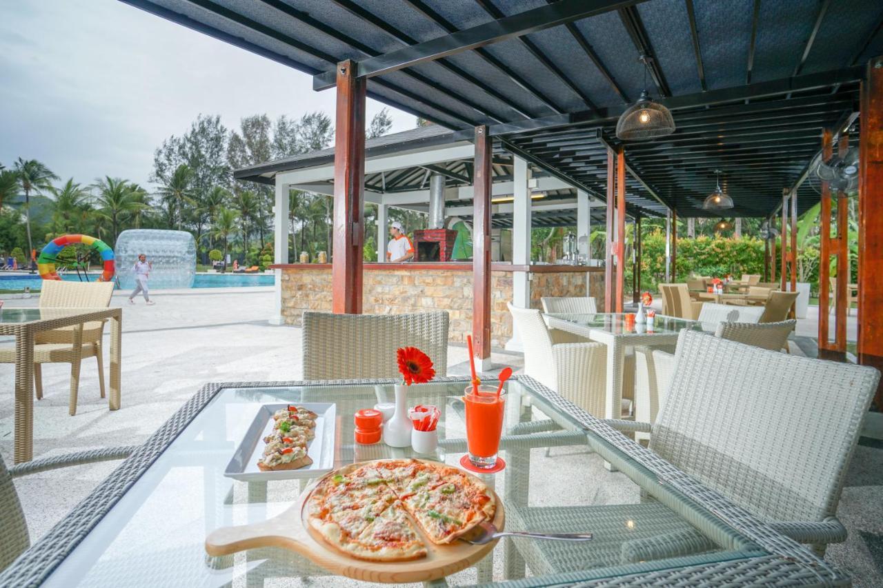 Harris Resort Batam Waterfront Sekupang Exterior foto