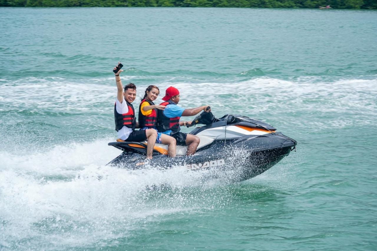 Harris Resort Batam Waterfront Sekupang Exterior foto